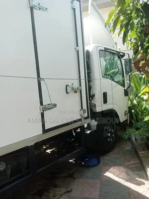 Isuzu. Container