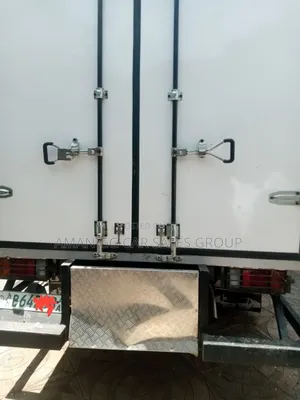 Isuzu. Container