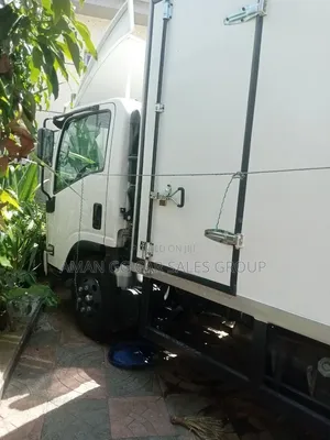 Isuzu. Container