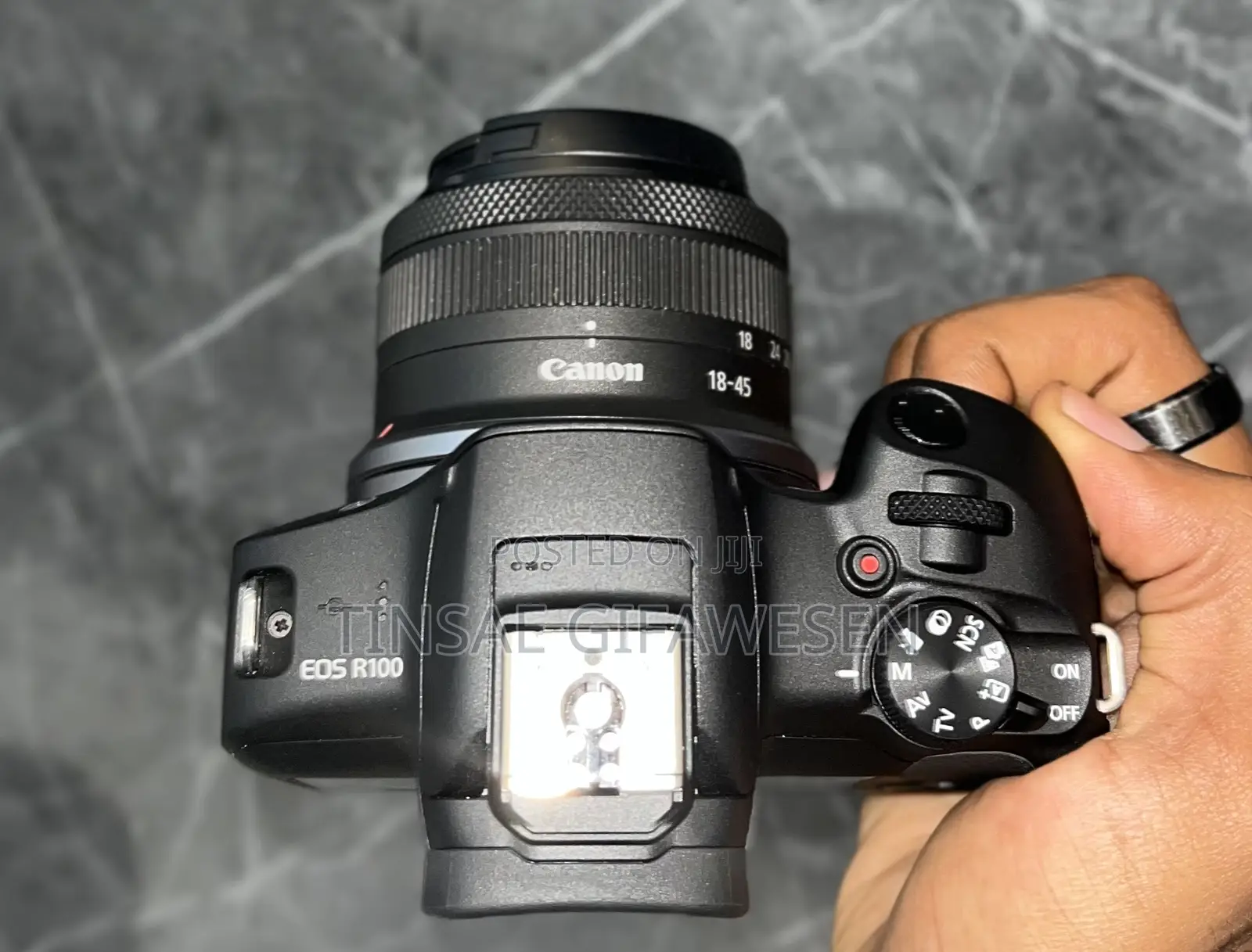 Canon Eos R100
