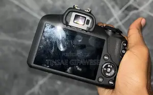 Canon Eos R100
