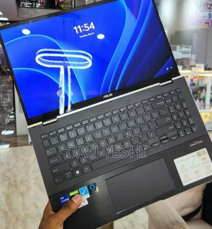 New Laptop Asus 16GB Intel Core i7 SSD 1T