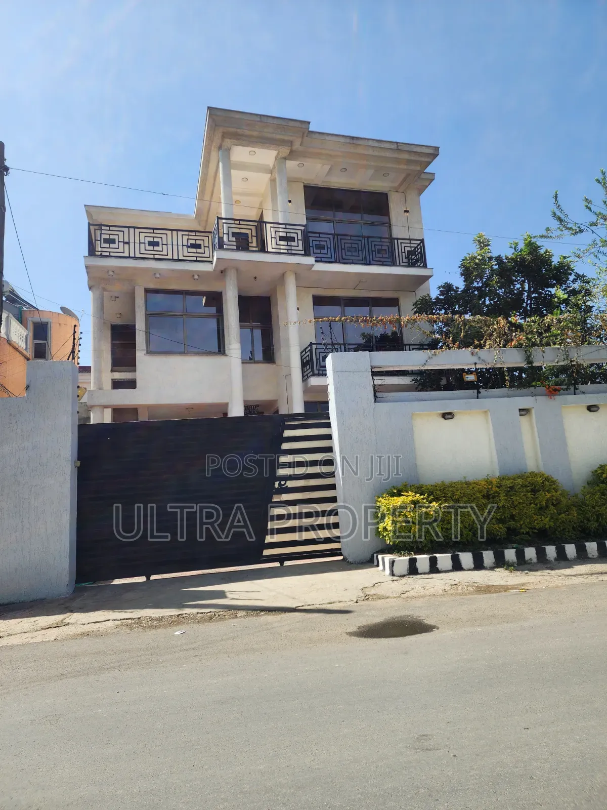 8bdrm House in Bole for rent