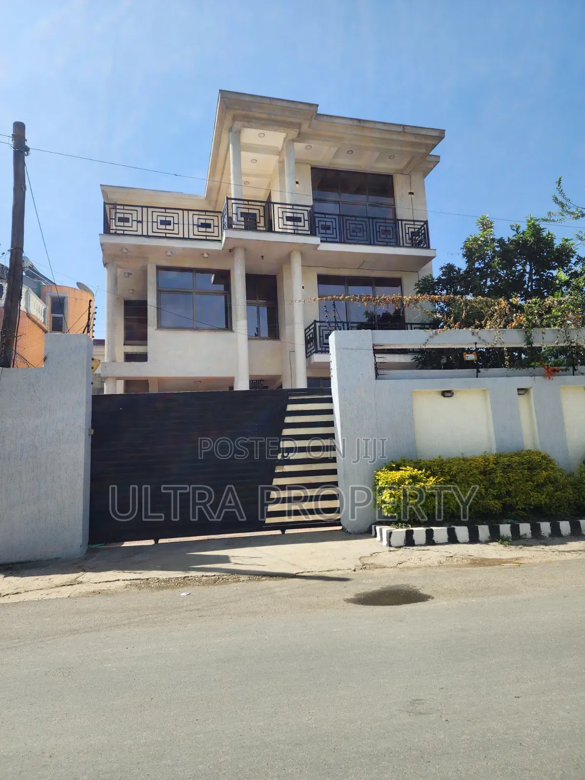 8bdrm House in Bole for rent