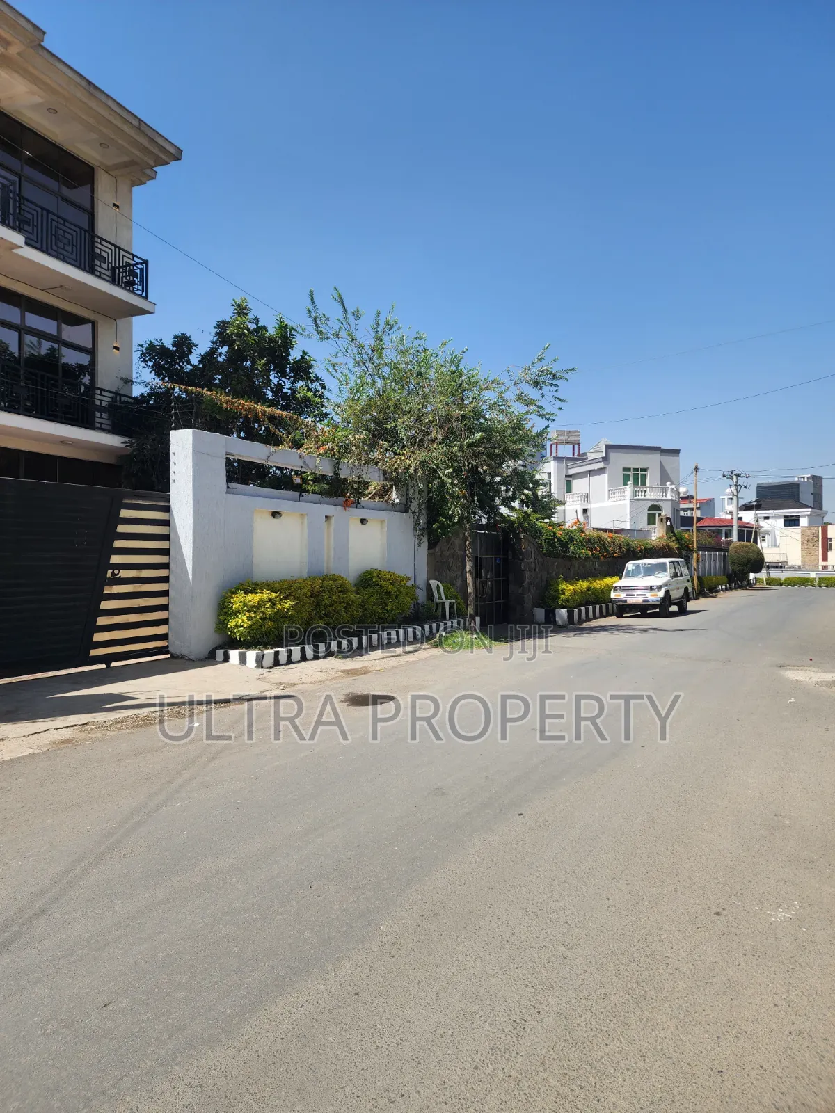 8bdrm House in Bole for rent