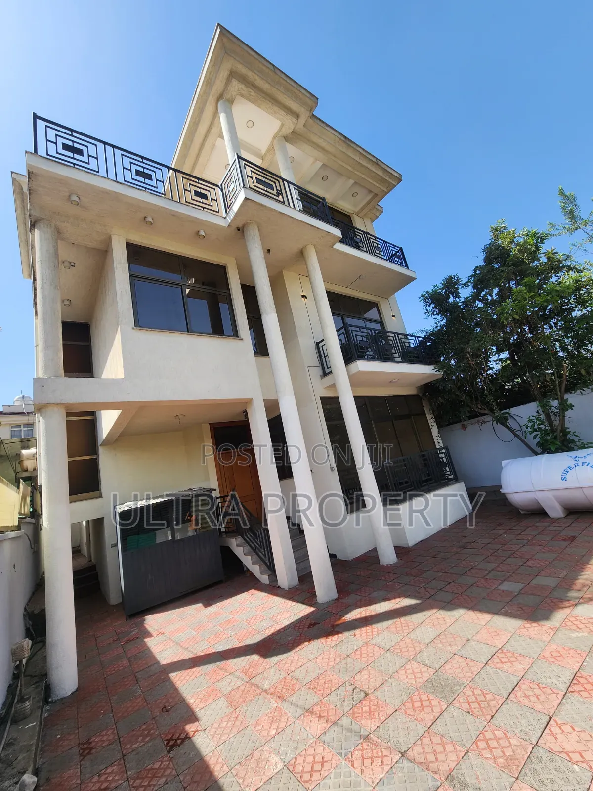 8bdrm House in Bole for rent