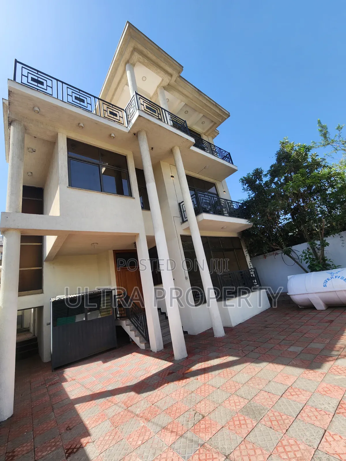 8bdrm House in Bole for rent