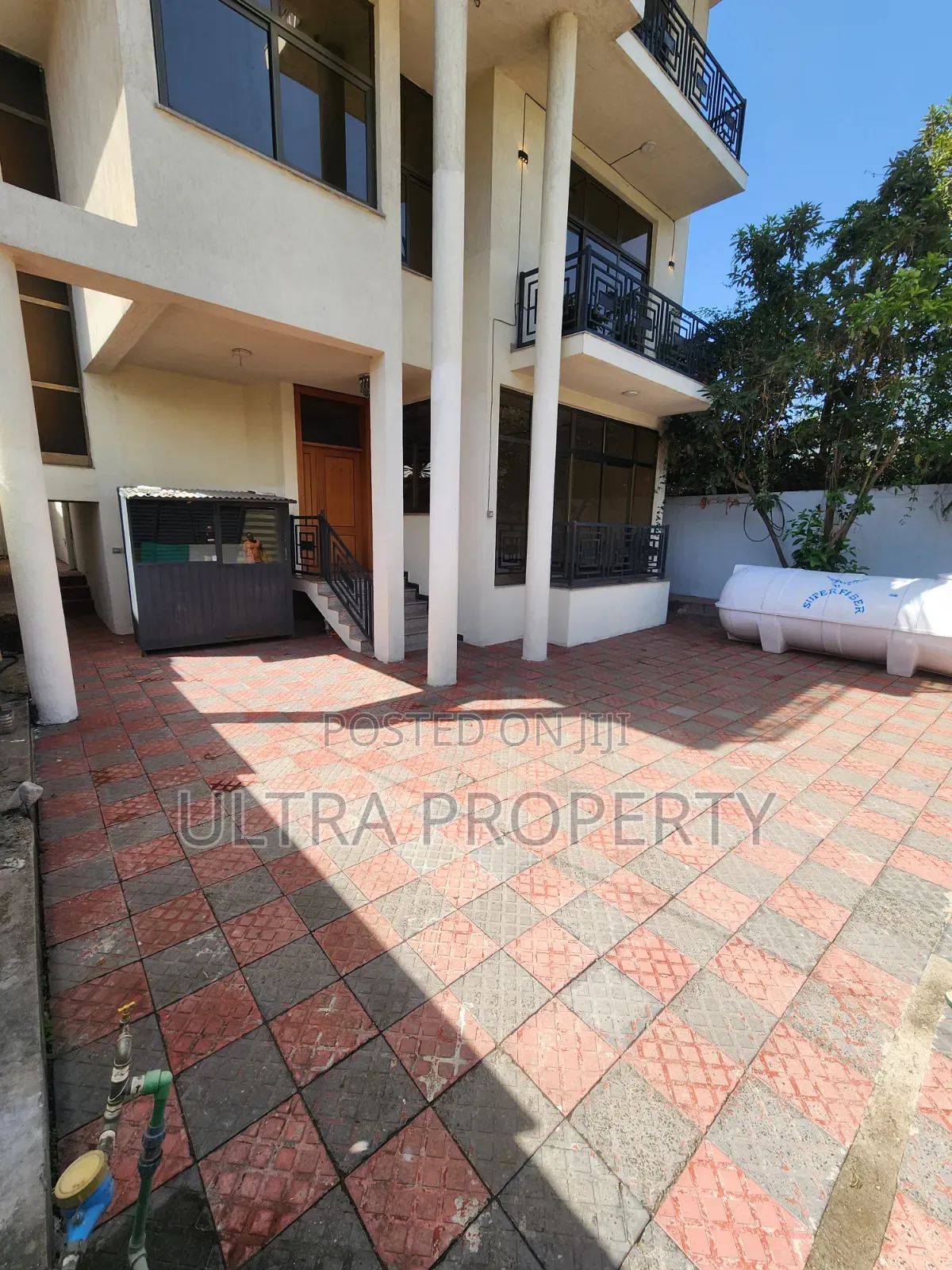 8bdrm House in Bole for rent
