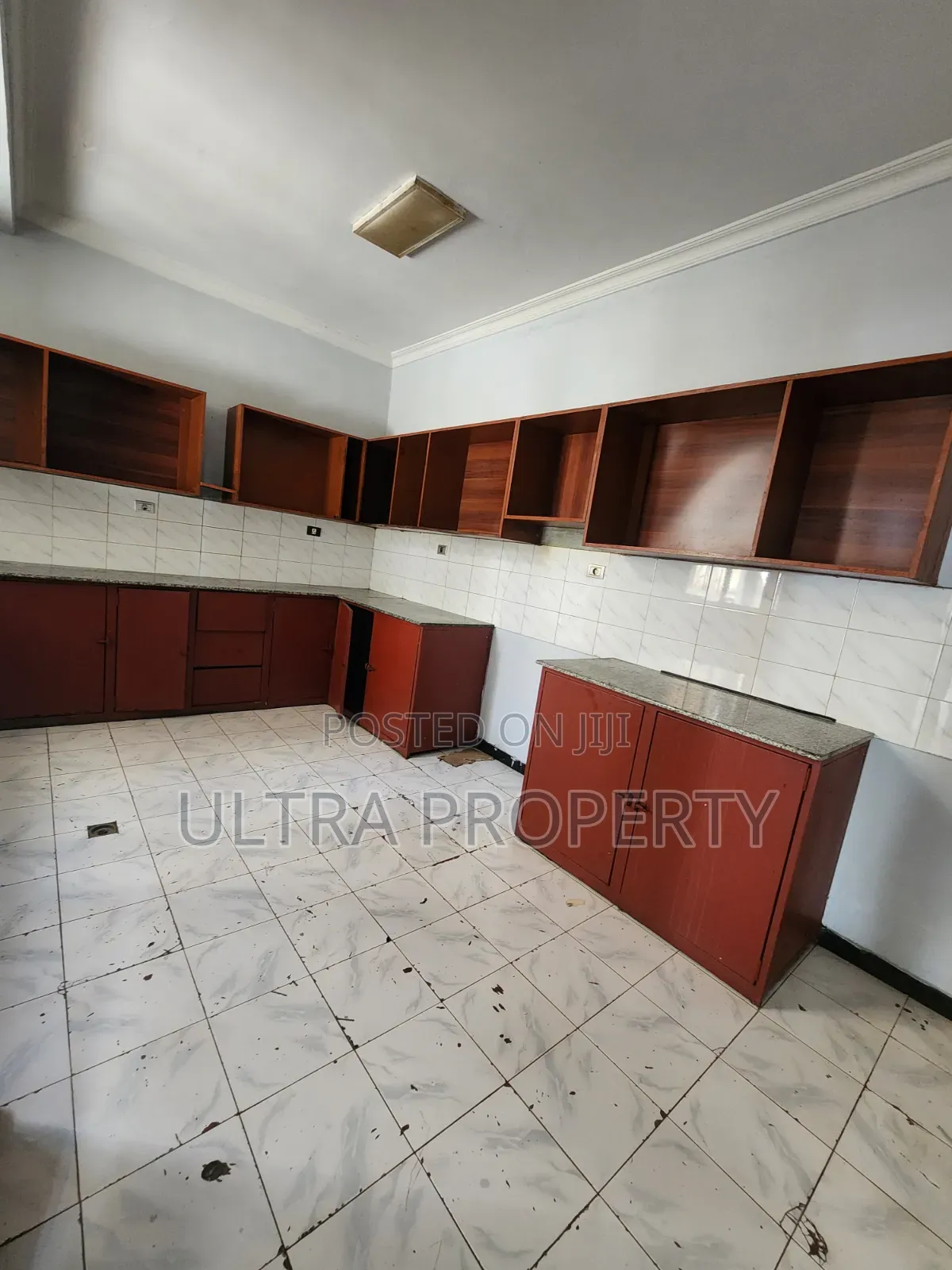 8bdrm House in Bole for rent