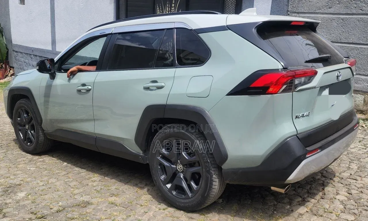 Toyota RAV4 2023 Gray