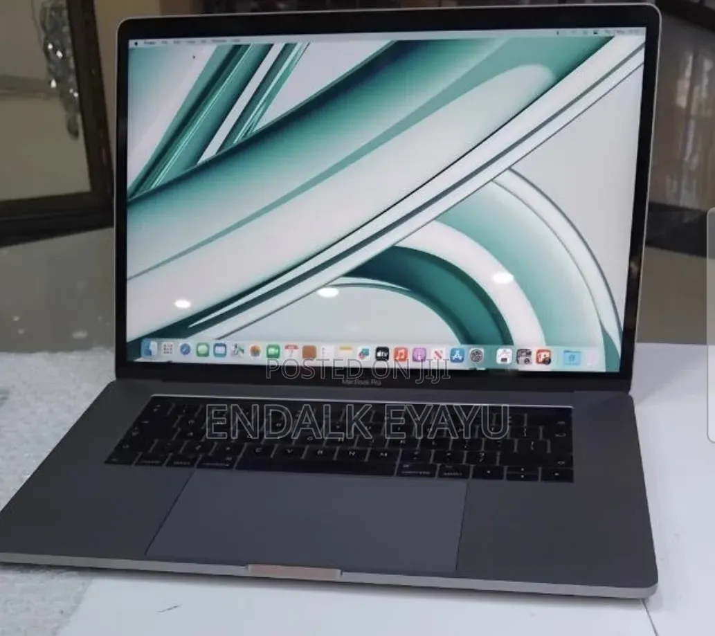 New Laptop Apple MacBook Pro 2017 16GB Intel Core i7 SSD 512GB