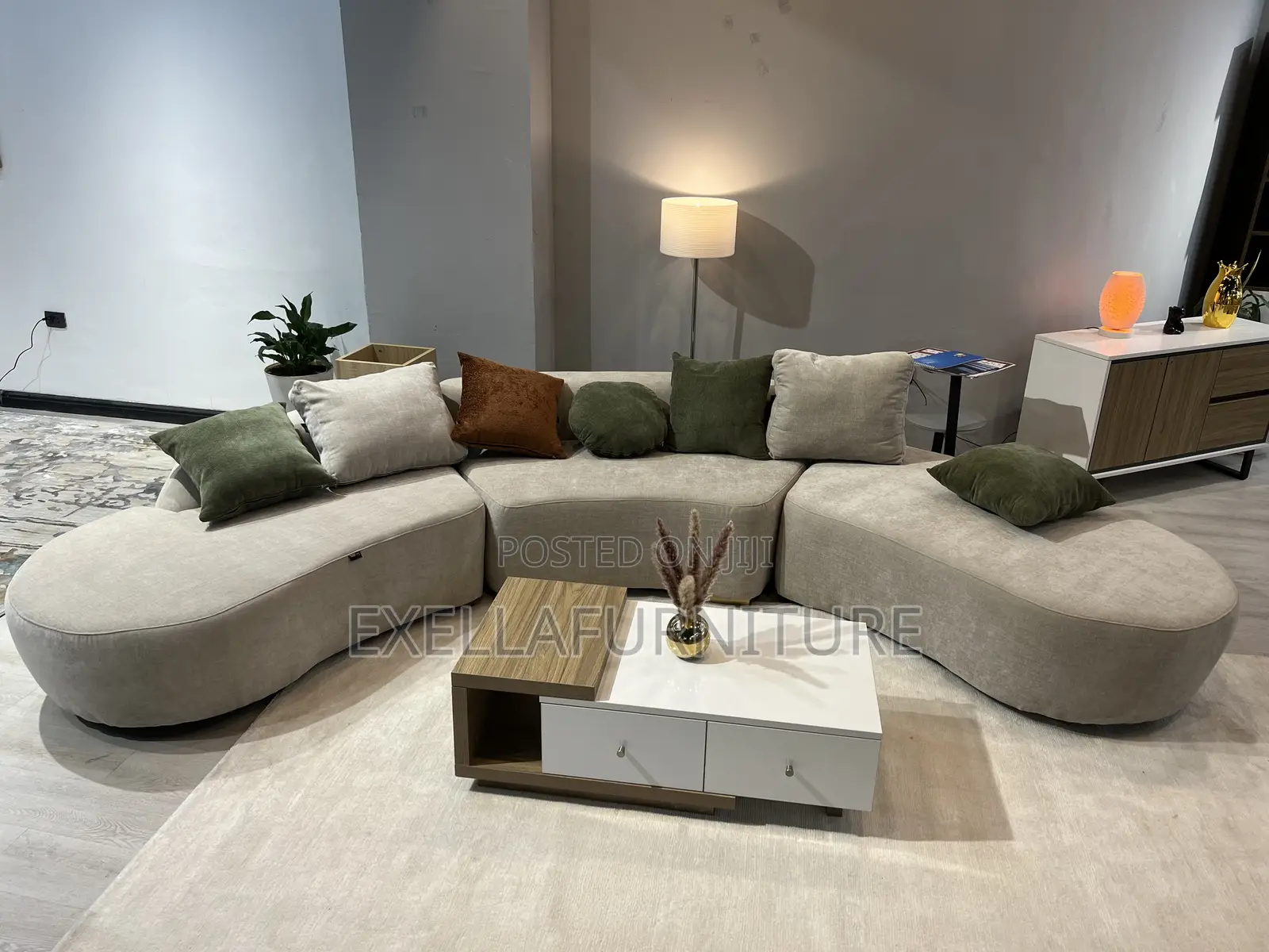 ቅንጡ ከርቭ ሶፋ | Stylish Curve Sofa |