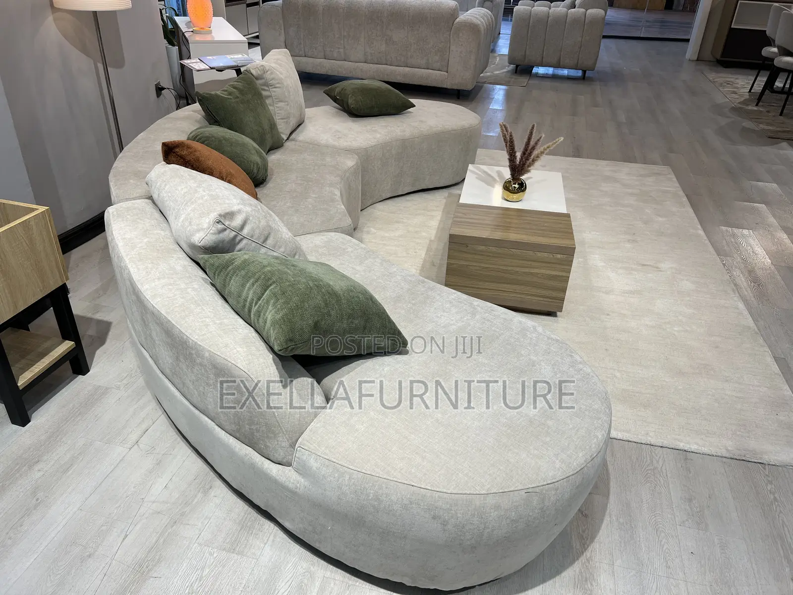 ቅንጡ ከርቭ ሶፋ | Stylish Curve Sofa |