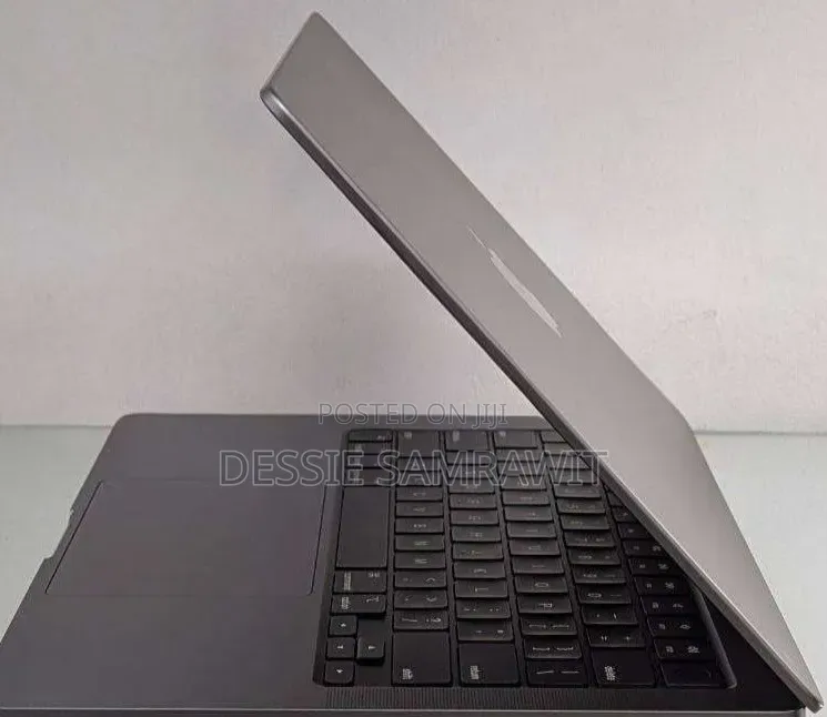 New Laptop Apple MacBook Pro 2021 M1 16GB AMD A8 SSD 512GB