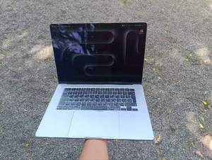 New Laptop Apple MacBook Air 2024 M3 8GB Apple M3 SSD 512GB