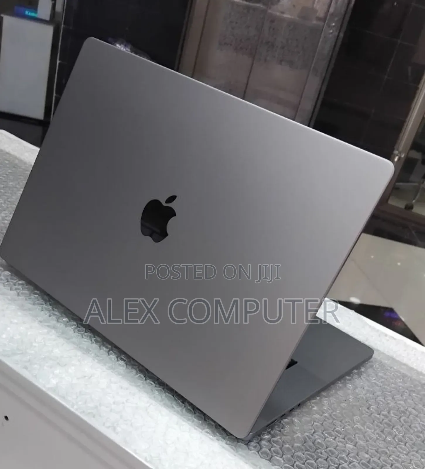 New Laptop Apple MacBook Pro M1 16GB Apple M1 Pro SSD 512GB