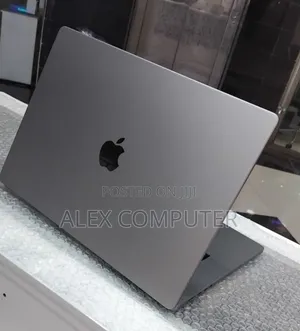 New Laptop Apple MacBook Pro M1 16GB Apple M1 Pro SSD 512GB