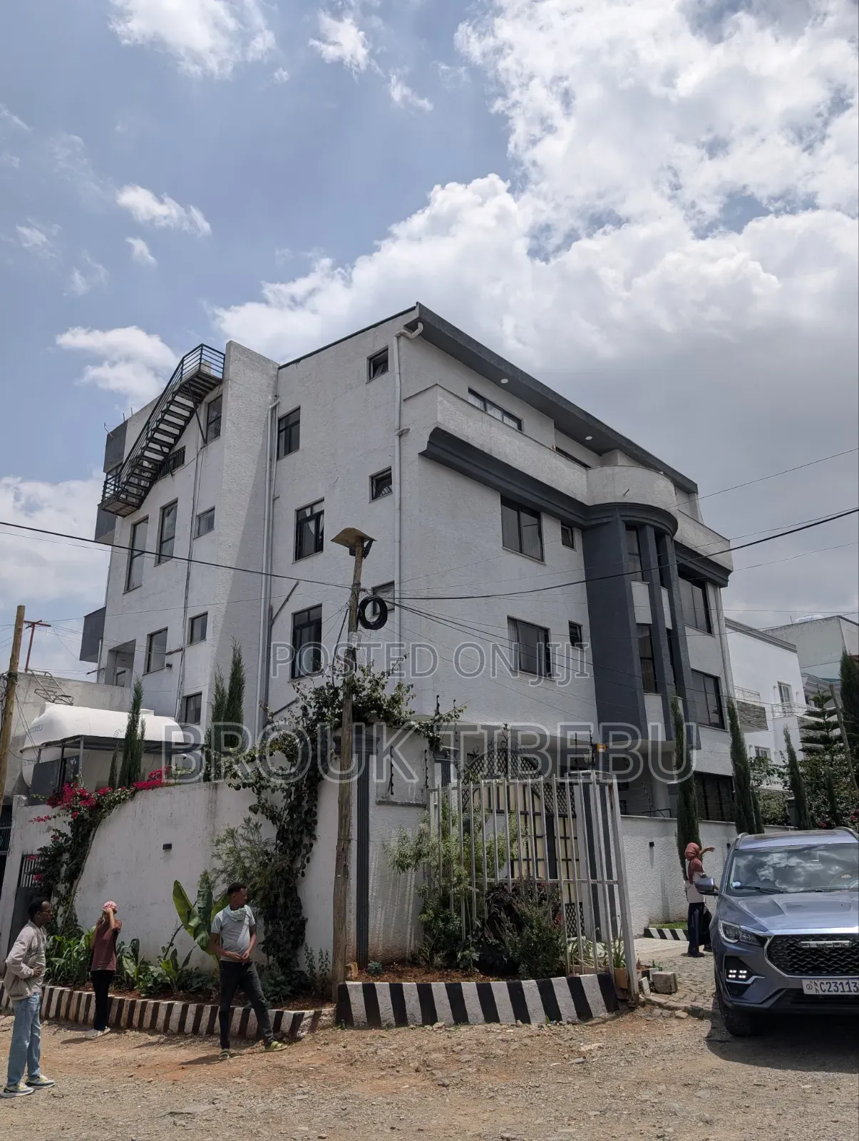 20bdrm Apartment in Bole for sale