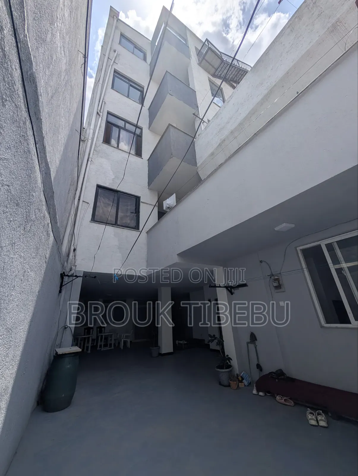 20bdrm Apartment in Bole for sale