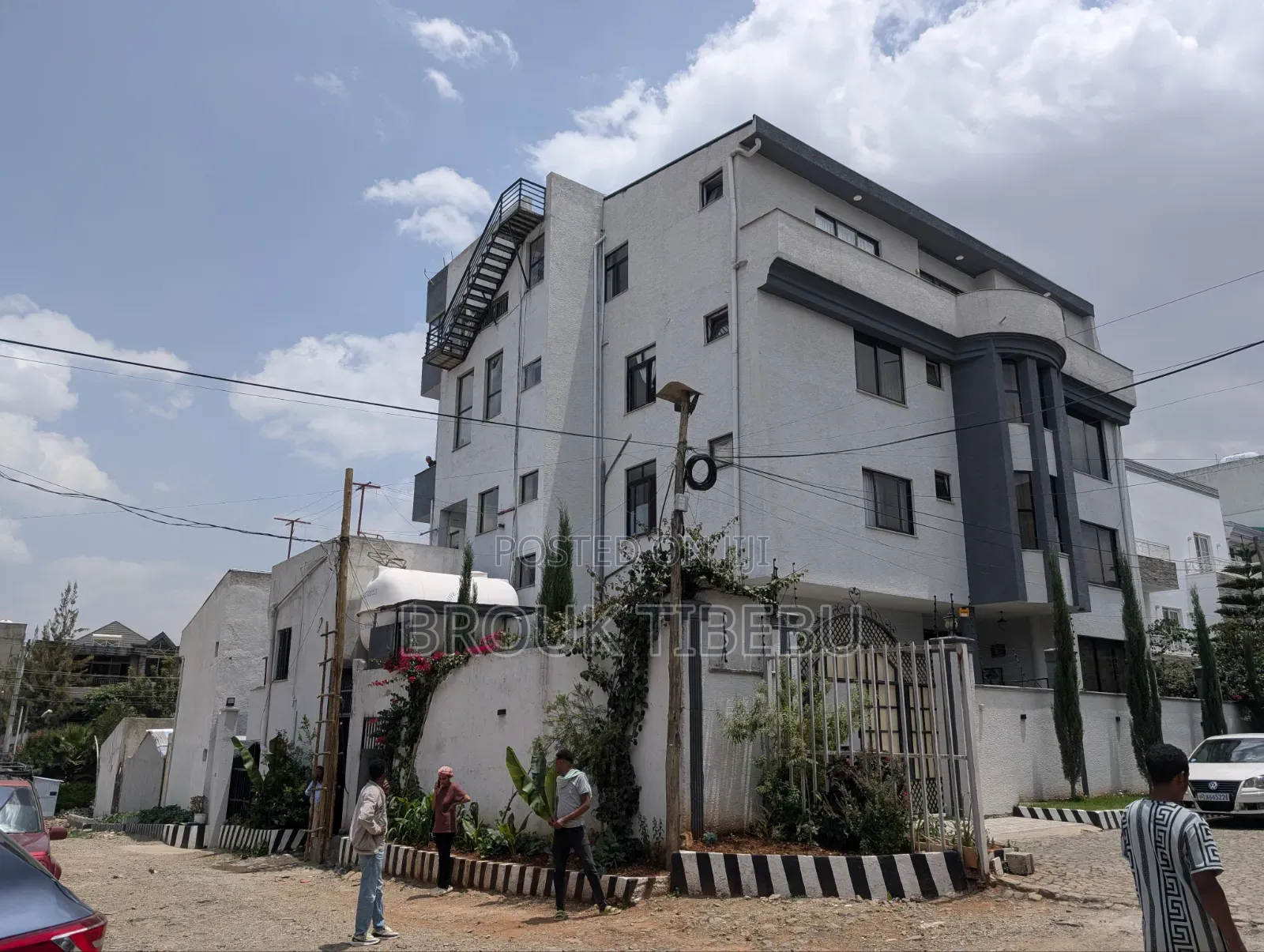 20bdrm Apartment in Bole for sale
