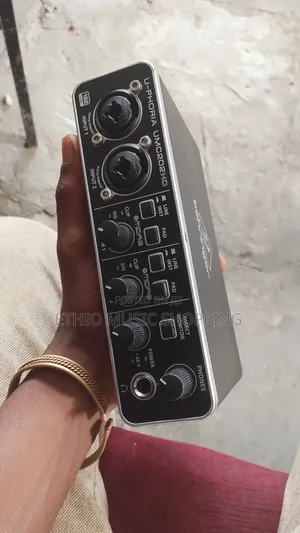Behringer U-phoria Umc202hd