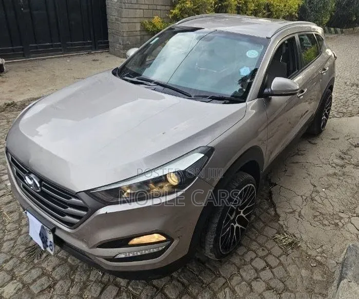 Hyundai Tucson 2018 Gold