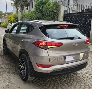 Hyundai Tucson 2018 Gold