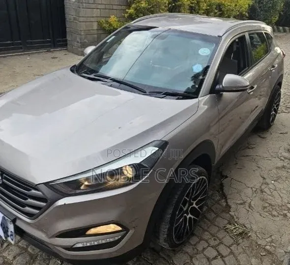Hyundai Tucson 2018 Gold