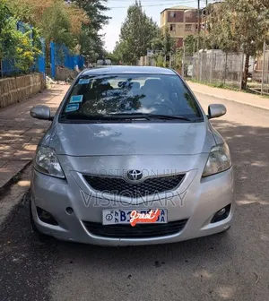 Toyota Belta 2010 Silver