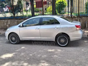 Toyota Belta 2010 Silver