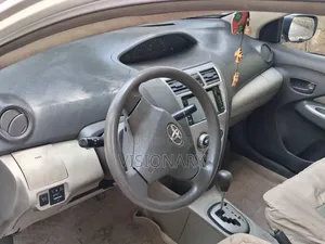 Toyota Belta 2010 Silver
