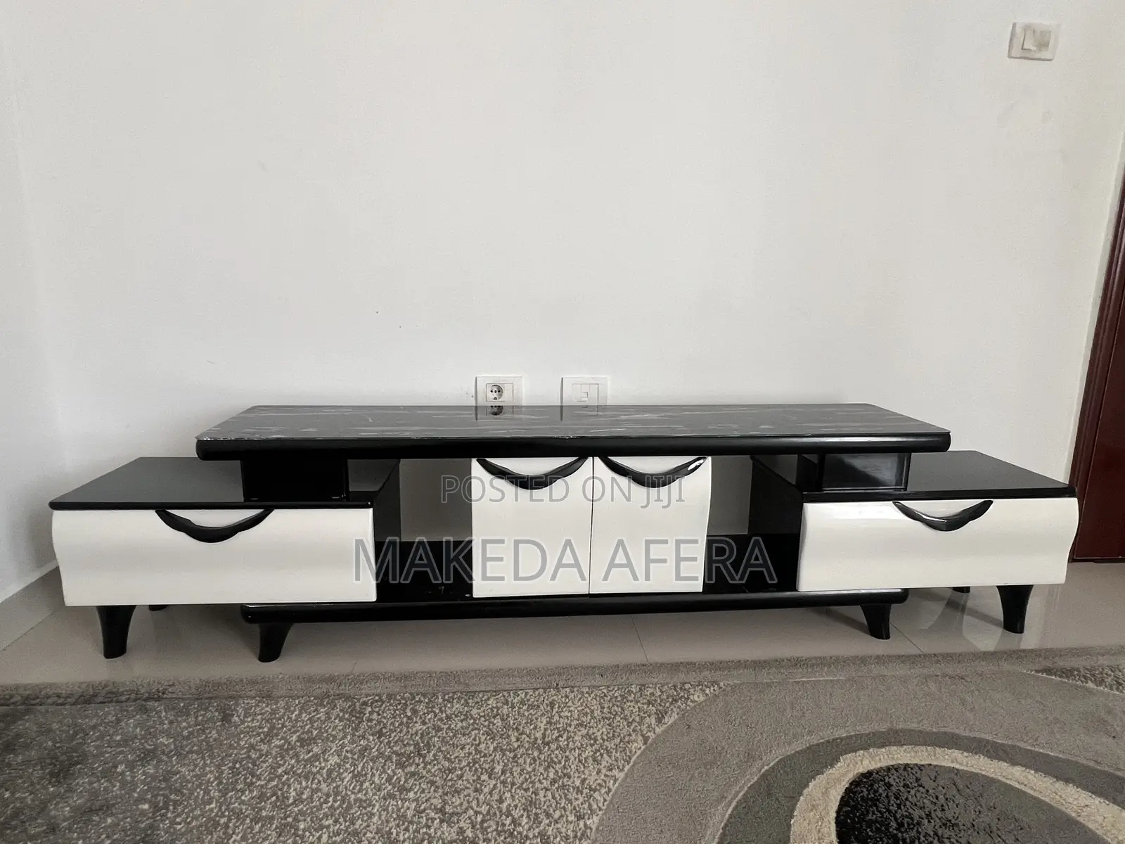 1.80 Laminated Tv Stand