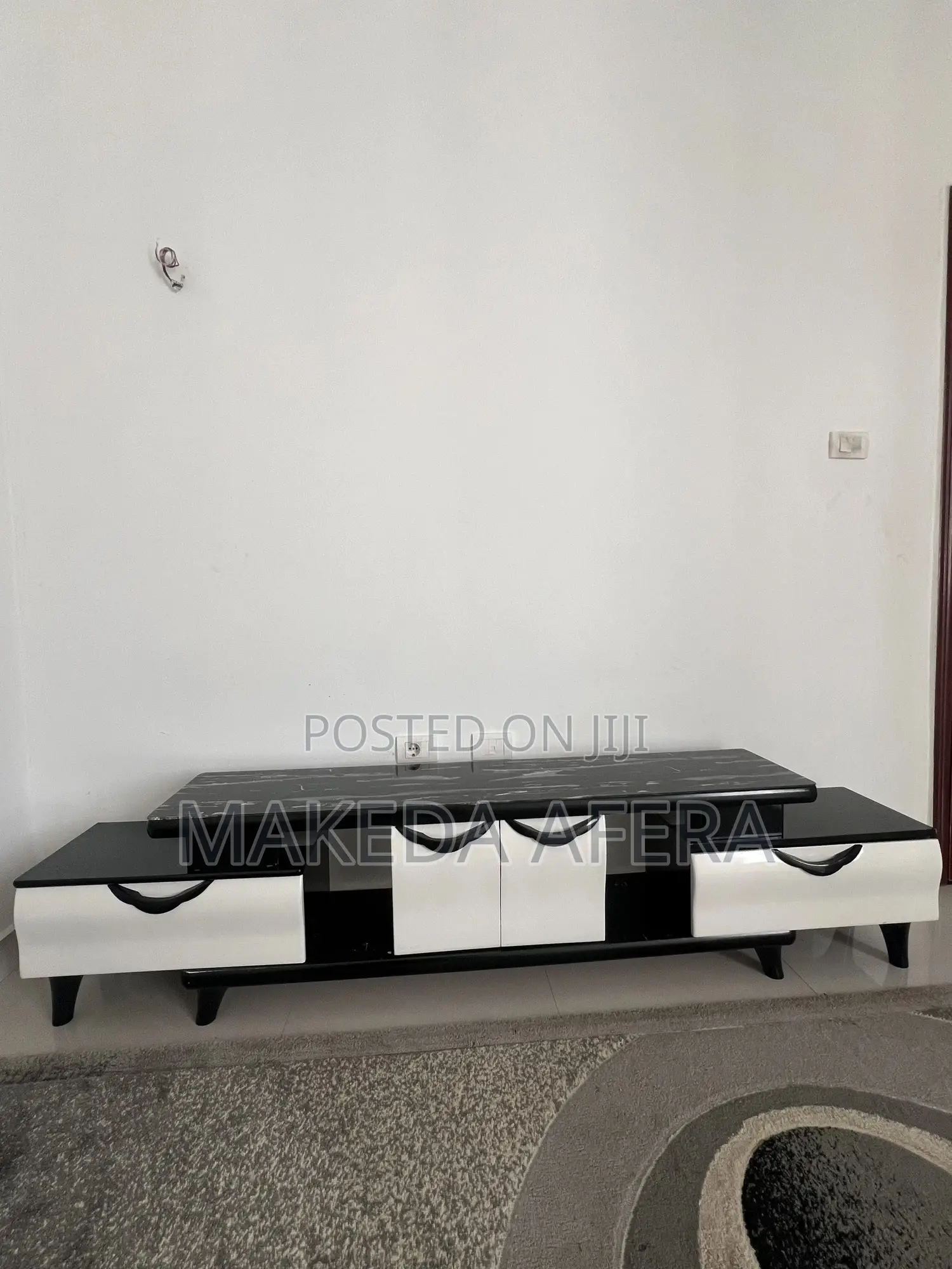 1.80 Laminated Tv Stand