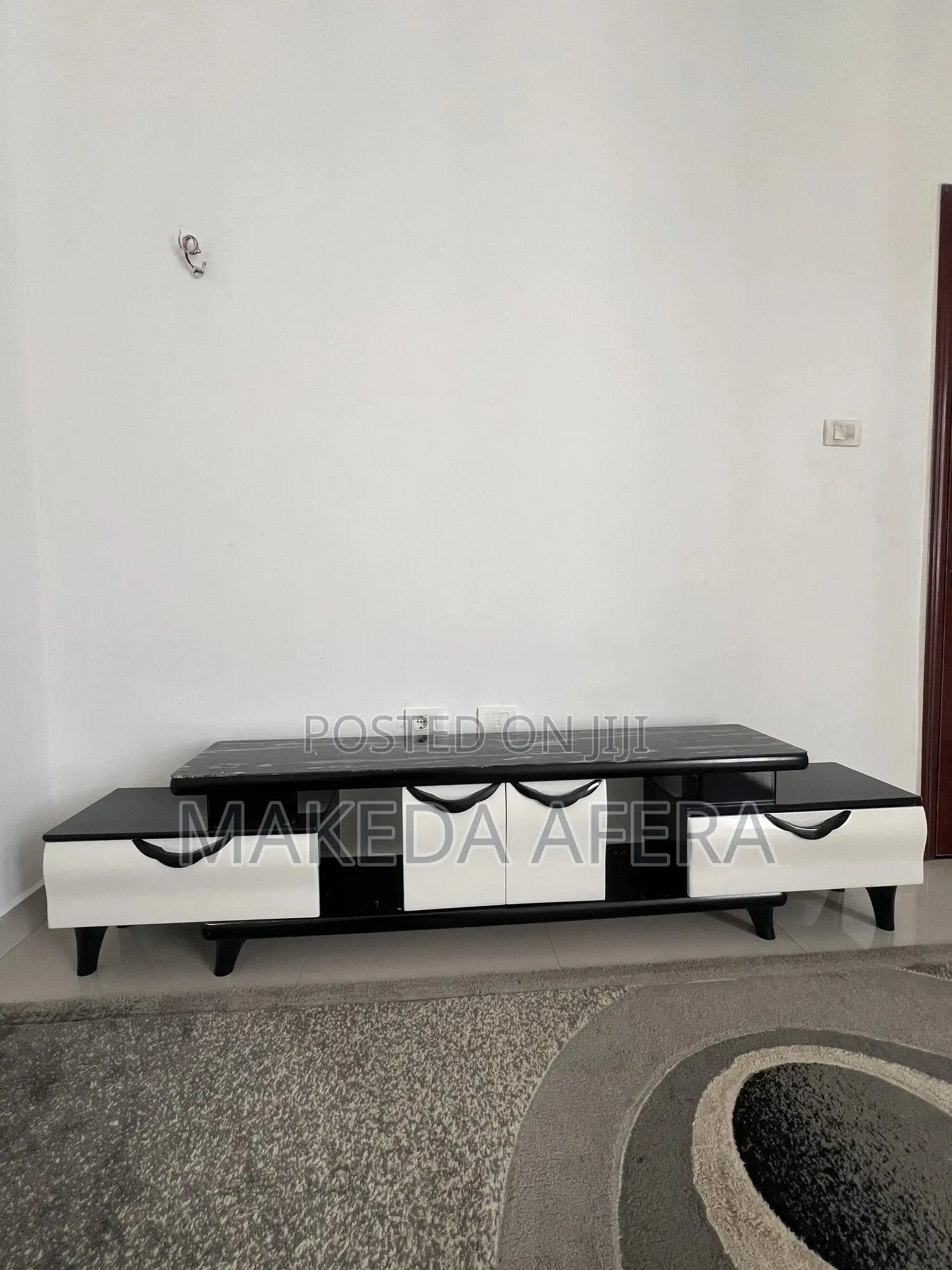 1.80 Laminated Tv Stand