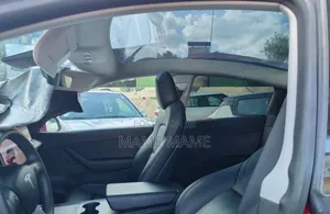 Tesla Model Y 2022 Red