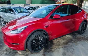 Tesla Model Y 2022 Red