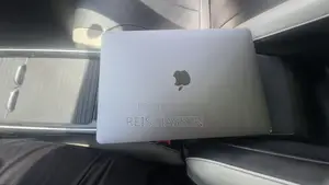 Laptop Apple MacBook Pro 2022 M2 8GB Apple M2 SSD 512GB