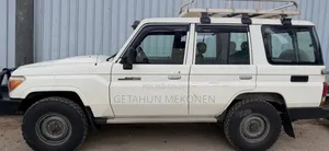 Toyota Land Cruiser 2016 White