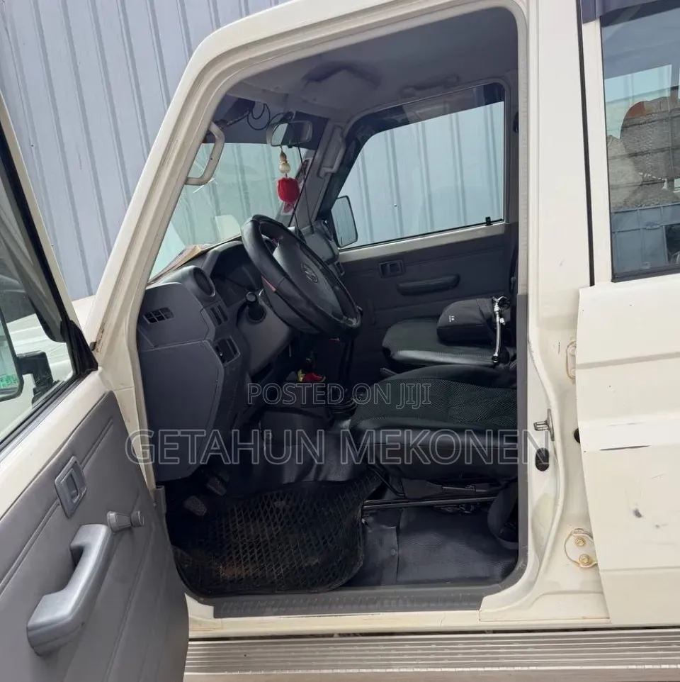 Toyota Land Cruiser 2016 White