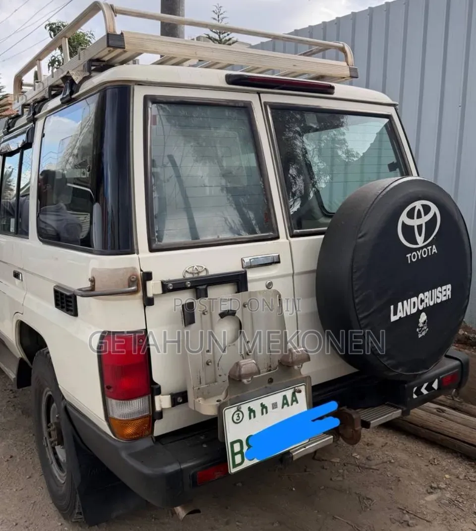 Toyota Land Cruiser 2016 White