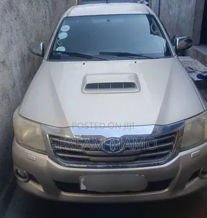 Toyota Hilux 2013