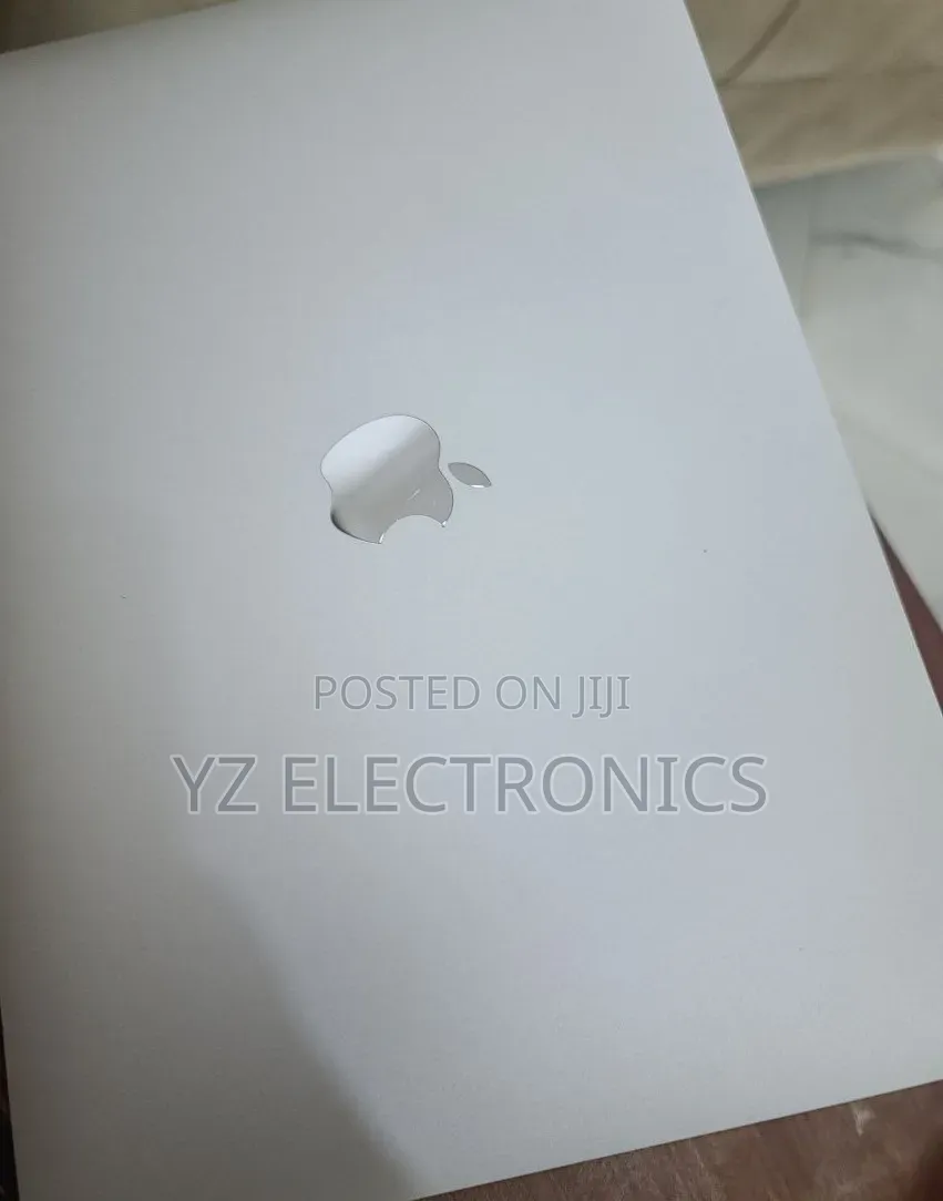 New Laptop Apple MacBook Pro M1 16GB Intel Core i9 SSD 256GB