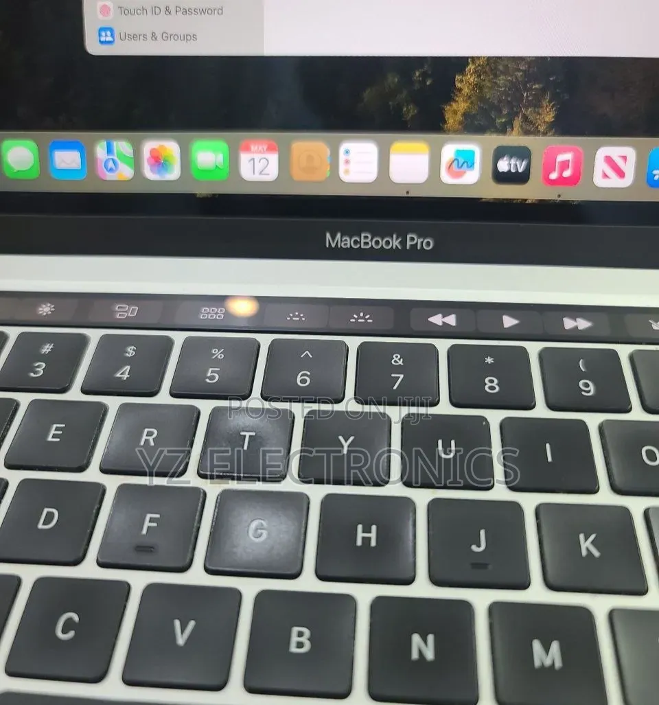 New Laptop Apple MacBook Pro M1 16GB Intel Core i9 SSD 256GB