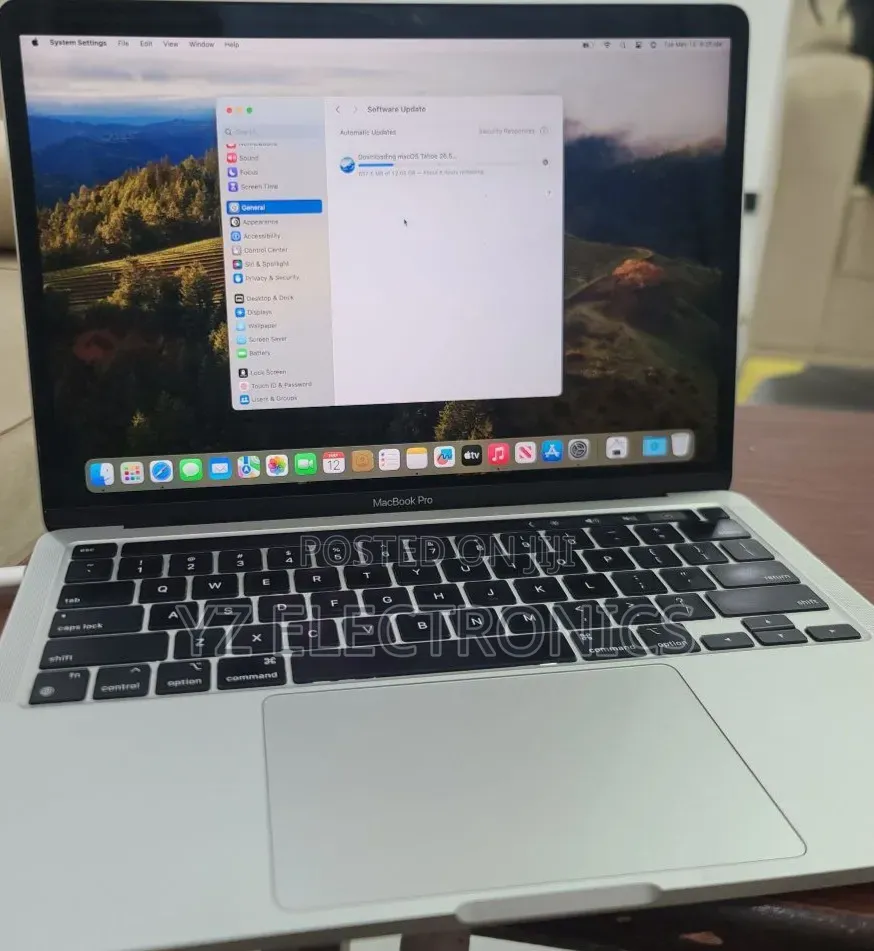 New Laptop Apple MacBook Pro M1 16GB Intel Core i9 SSD 256GB