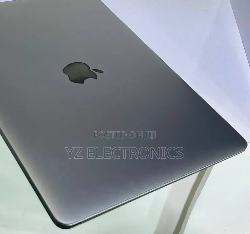 New Laptop Apple MacBook Pro 2017 8GB Intel Core i5 SSD 512GB