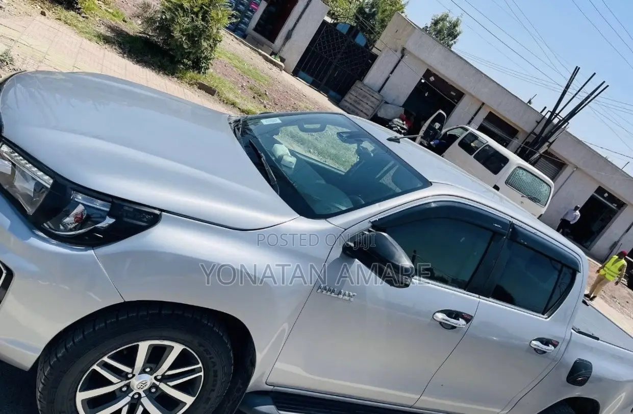 Toyota Hilux 2020 Silver