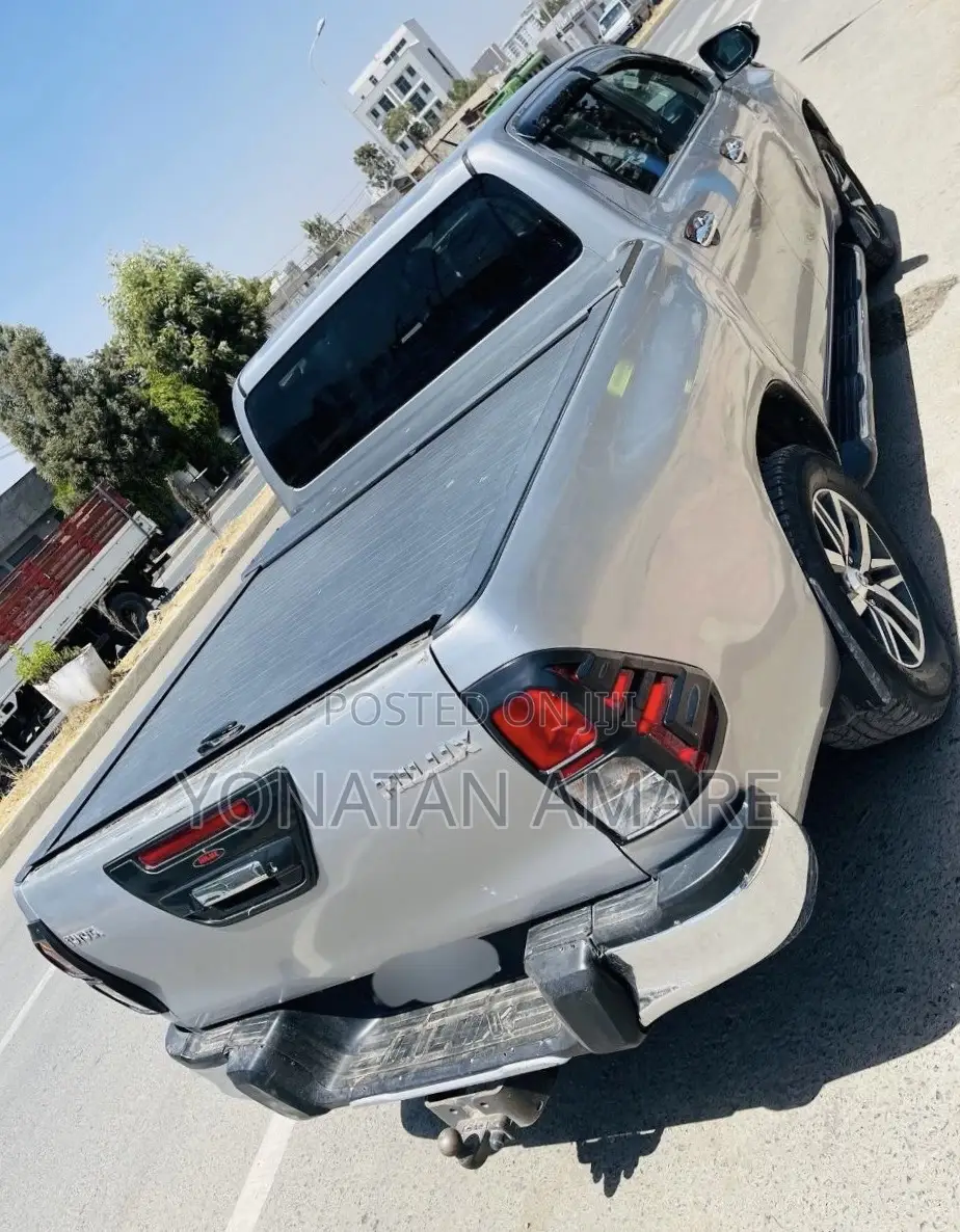Toyota Hilux 2020 Silver
