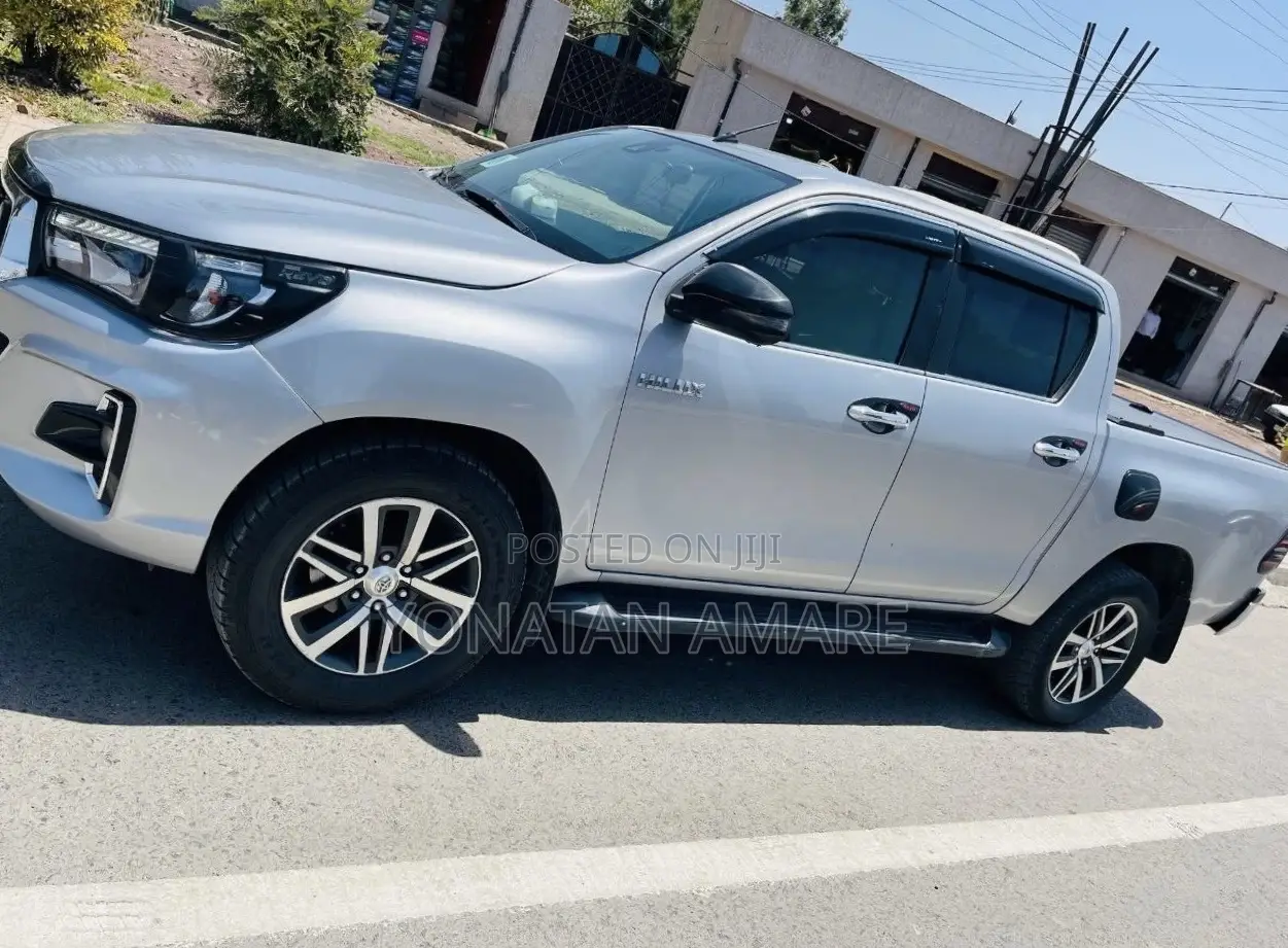 Toyota Hilux 2020 Silver