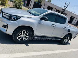 Toyota Hilux 2020 Silver