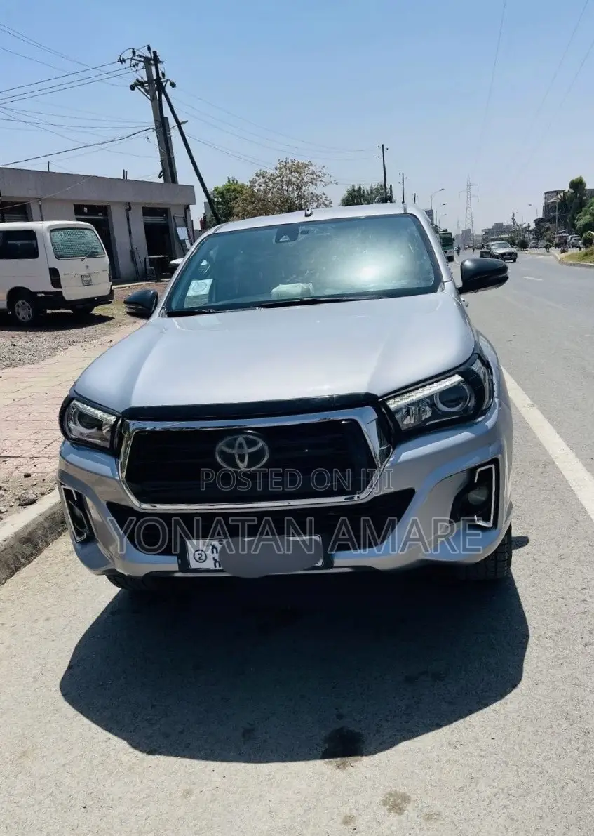 Toyota Hilux 2020 Silver